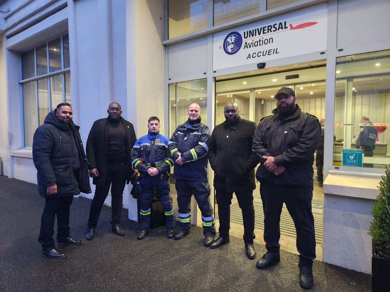 Équipe SAFIU Protection devant un site d’accueil